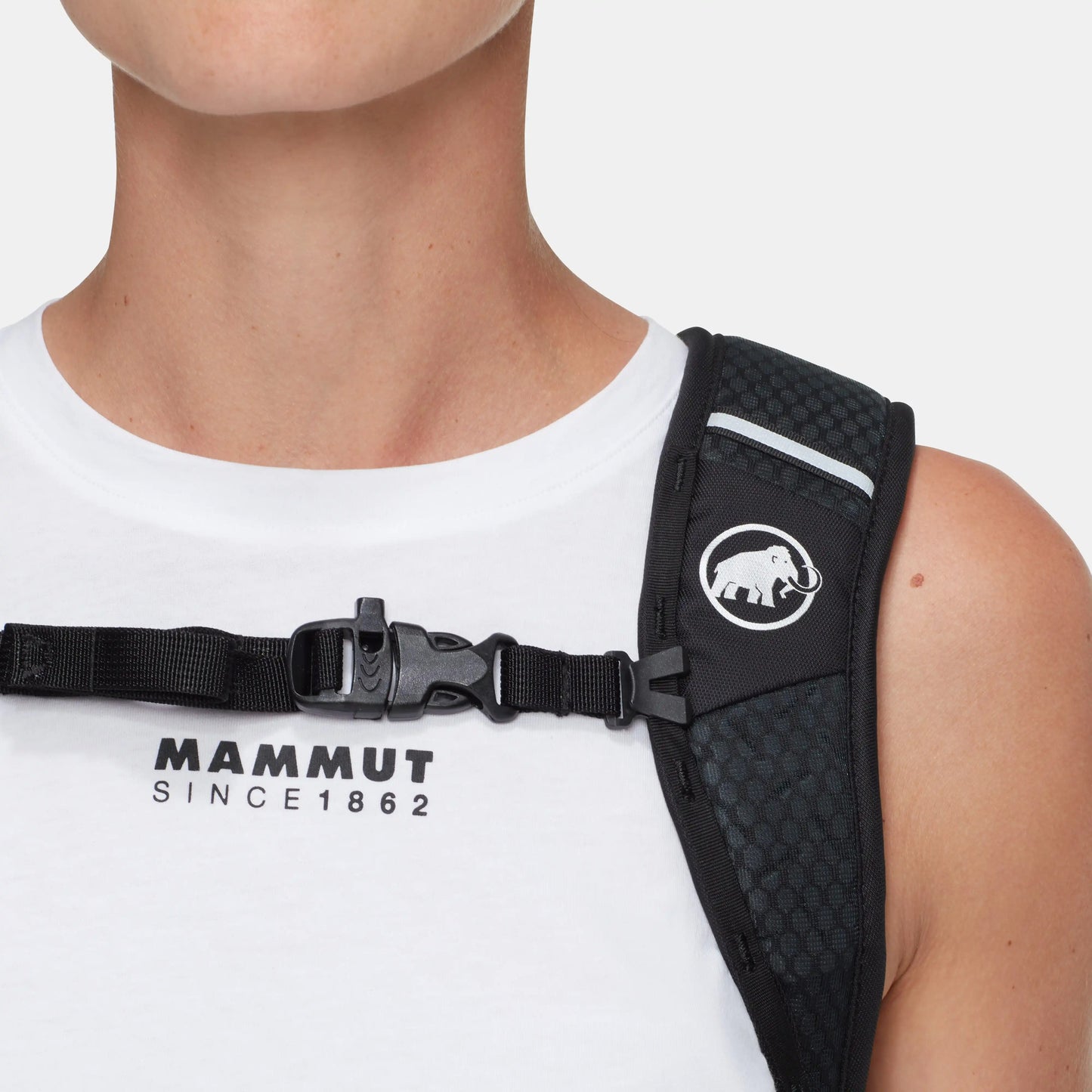 MAMMUT Women Lithium 25 Backpack – Lightweight 25L Hiking Daypack, Ventilated Back System, Hydration Compatible, Multi-Day Hiking & Outdoor Backpack